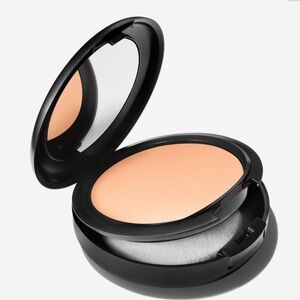 NW22 Foundation 12-hour, medium-2-full coverage, ultra-matte, controls oil/shine